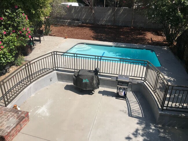 Building Photo - 71 Suffolk Ave