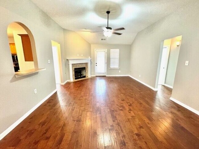 Building Photo - Move Accross Stateline For Better Schools. Now Leasing a 4 Bedroom2 Bath home in Olive Branch, MS