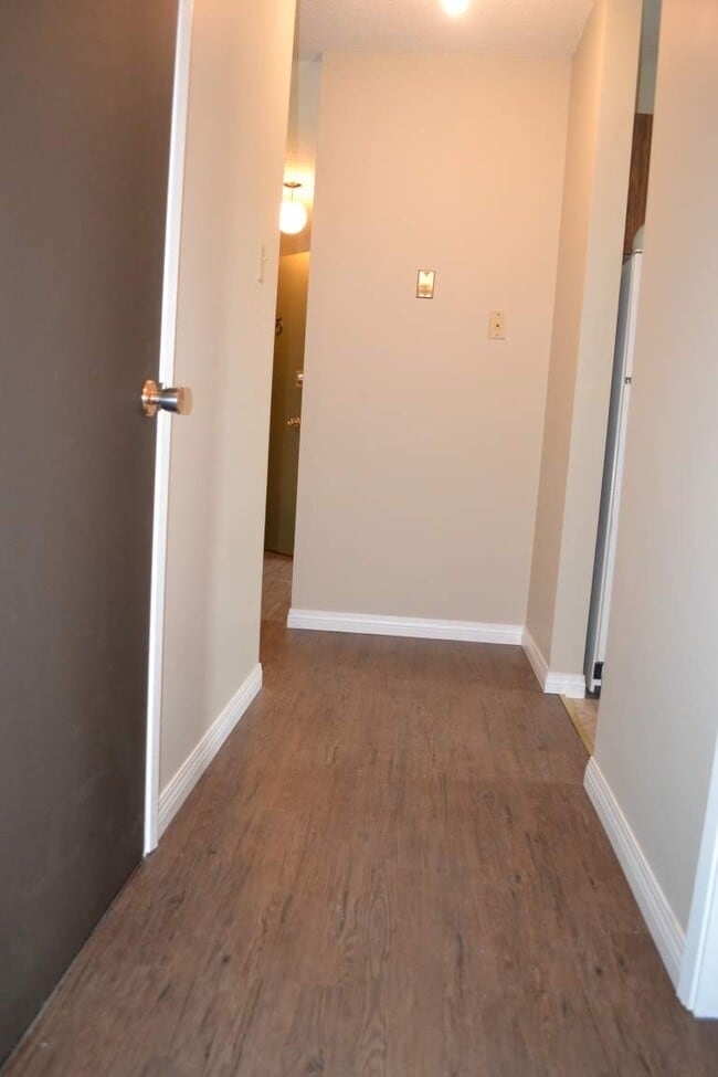 Building Photo - Lakeview Manor