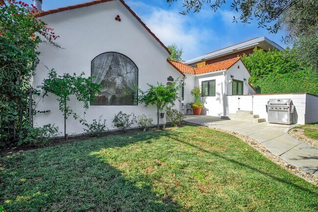 Building Photo - 603 N Edinburgh Ave