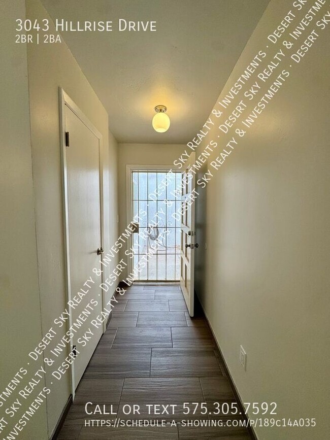 Foto del edificio - 3043 Hillrise Dr