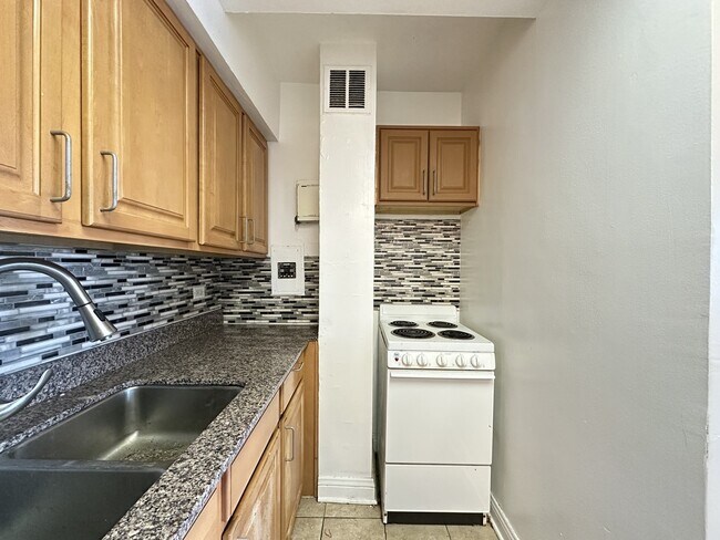 Foto del edificio - 4180 N Marine Dr