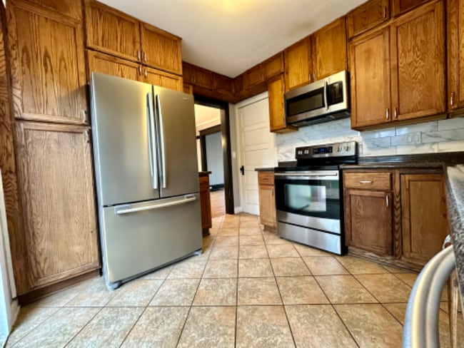 Building Photo - 146 Bowers Ave