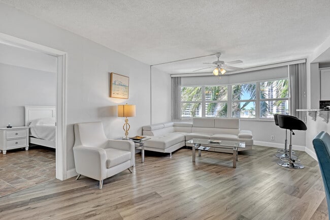 Foto del edificio - 28 Yacht Club Dr