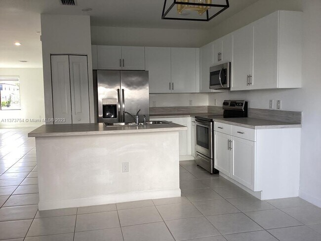 Foto del edificio - 20882 NE 7th Pl