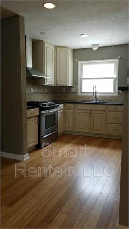 Building Photo - 8620 Elwyn Dr
