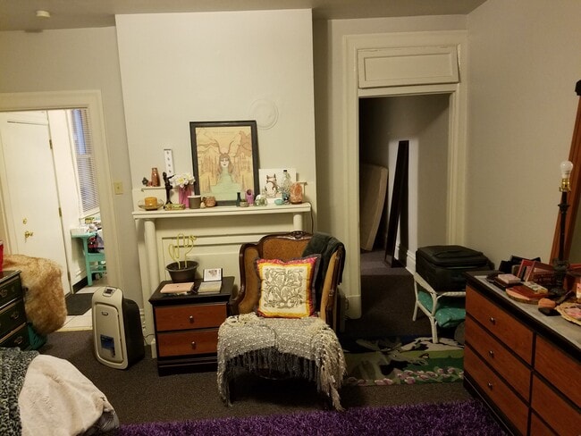 Bedroom - 338 Joncaire St Apartments