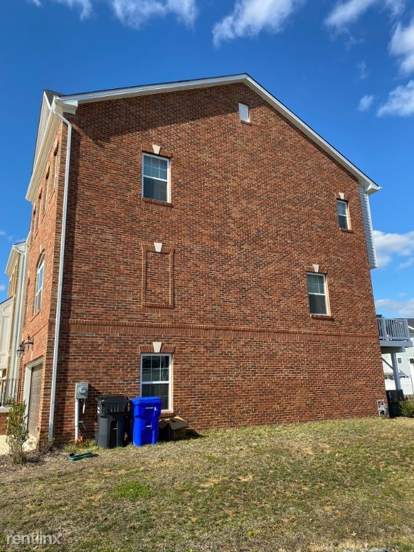 Building Photo - 3 br, 2 bath Townhome - 5431 Spotswood Pl