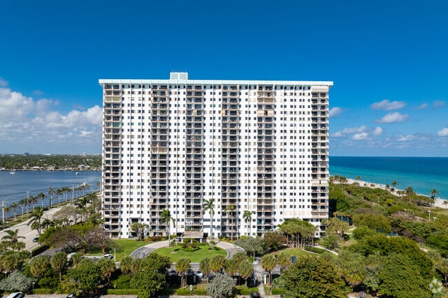 Building Photo - Summit Towers