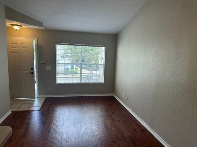 Building Photo - 13700 Richmond Park Dr N