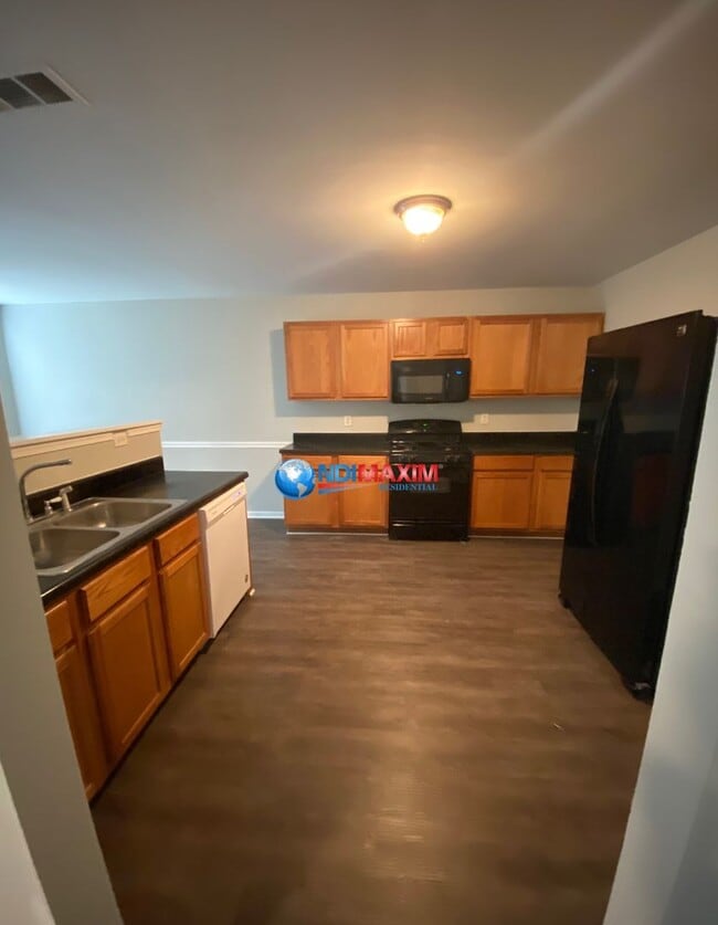 Building Photo - Nice 3 bedrooms and 3 bathrooms house in S...