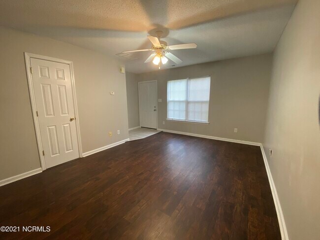Building Photo - 364 Hunting Green Dr