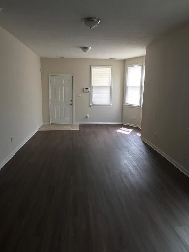 Building Photo - 1336 W 38th St