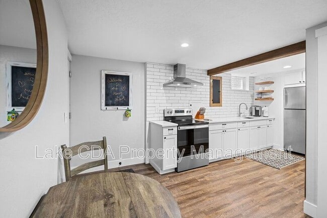 Building Photo - 3870 N Honeysuckle Dr