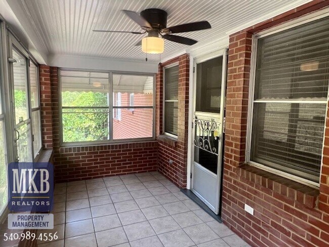 Foto del edificio - 2-Possibly 3 Bedroom completly remodeled h...