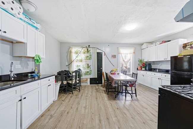 Foto del edificio - 10-12-12 Michigan Ave