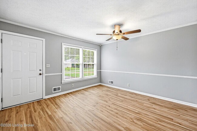 Foto del edificio - 6900 Heavrin Ave
