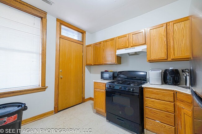 Building Photo - 5942 S Calumet Ave