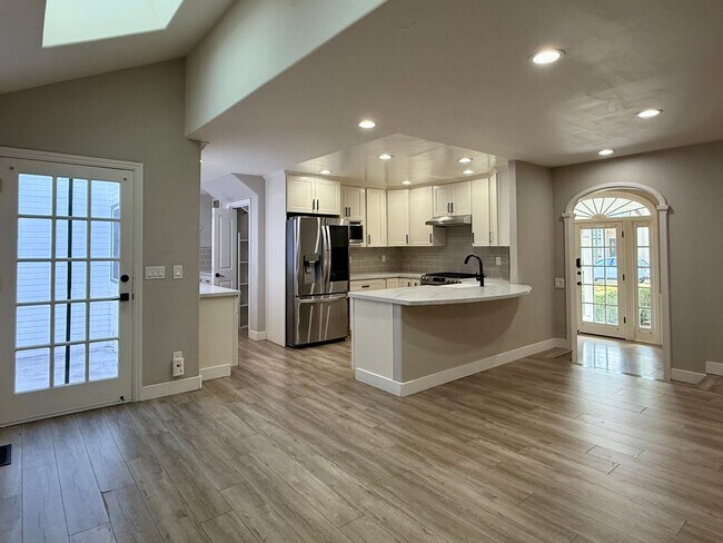 Foto del edificio - Stunning 4 Bedroom 3 Bath Home in Campbell