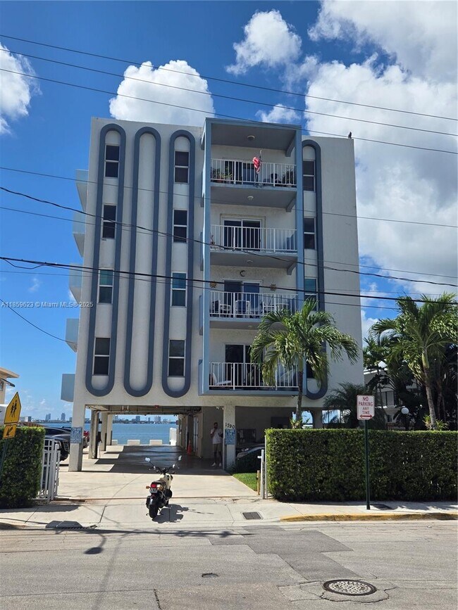 Building Photo - 1790 S Treasure Dr