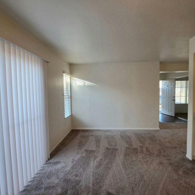 Building Photo - 2028 Venus Ave