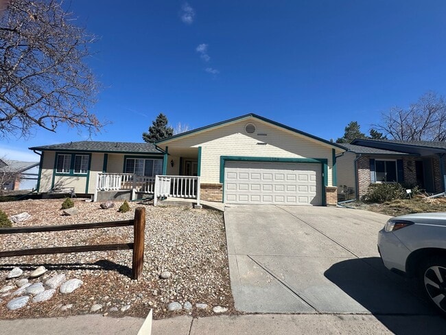 5 bedroom 3 bathroom Sinlge Family House in Aurora - 5 bedroom 3 bathroom Sinlge Family House in Aurora