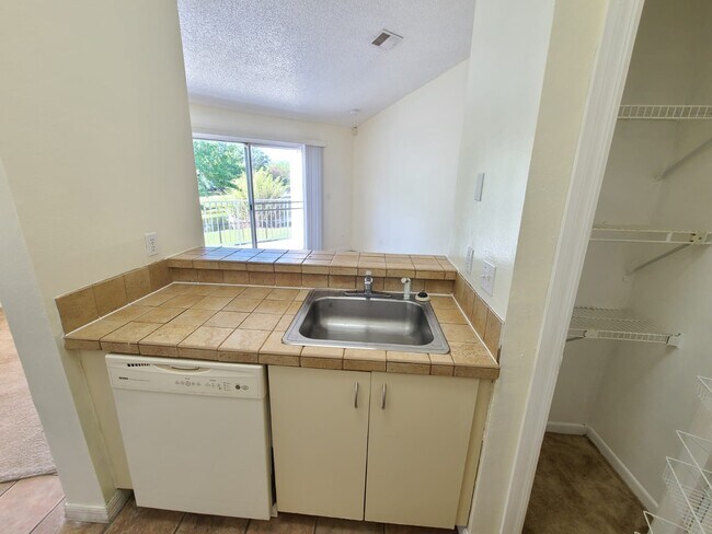 Building Photo - 2560 Woodgate Blvd