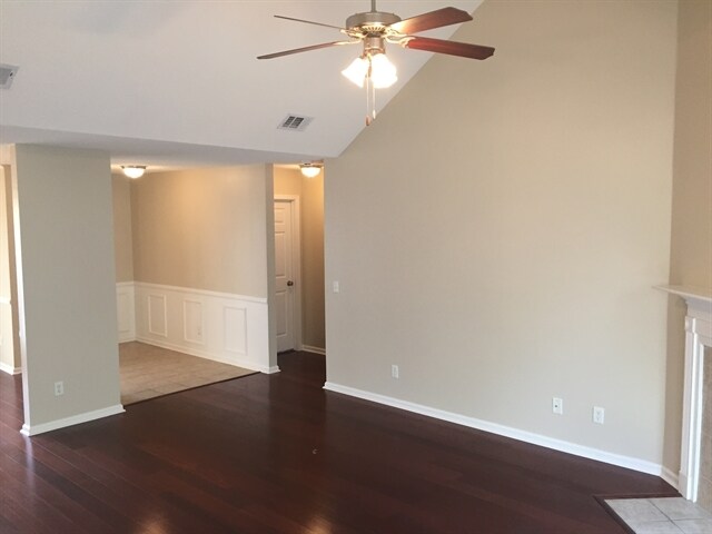 Building Photo - 319 Laurel Hill Cir