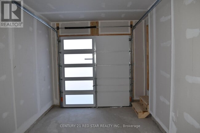 Building Photo - 66 Edminston Dr