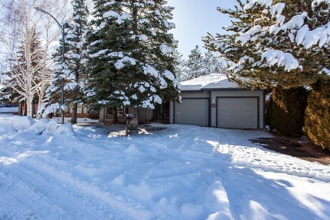 Foto del edificio - 3654 Hemlock Way