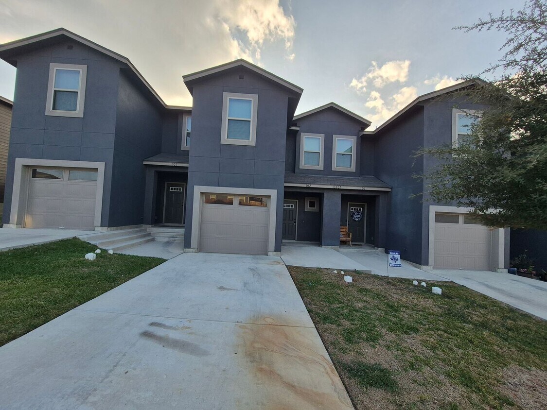 Primary Photo - 13907 Annas Way #102, San Antonio, TX. 78233
