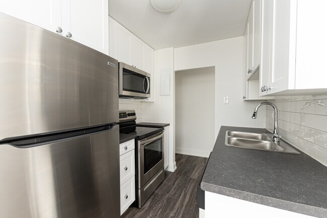 Photo du bâtiment - 543 Mornington Avenue & 135 Connaught Avenue