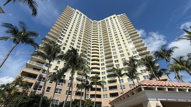Foto del edificio - 19501 W Country Club Dr