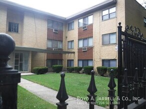 Building Photo - 954 E 84th Pl