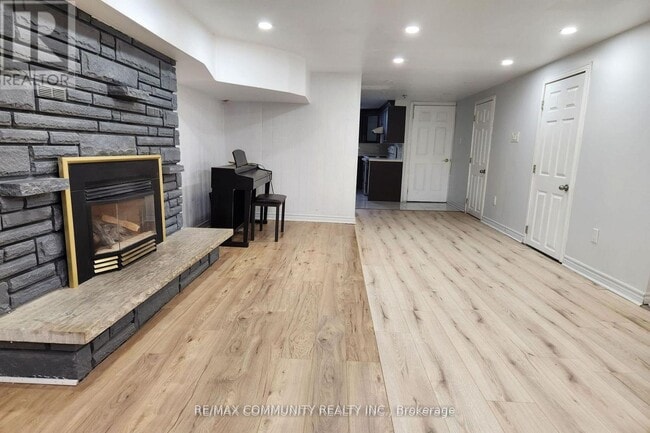 Photo du bâtiment - 315 Rossland Rd W