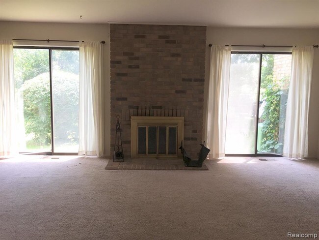 Building Photo - 1032 Greenhills Dr