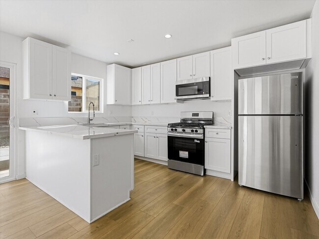 Foto del edificio - 44736 Gadsden Ave