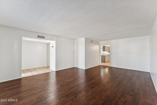 Foto del edificio - 516 N Hobson Plaza