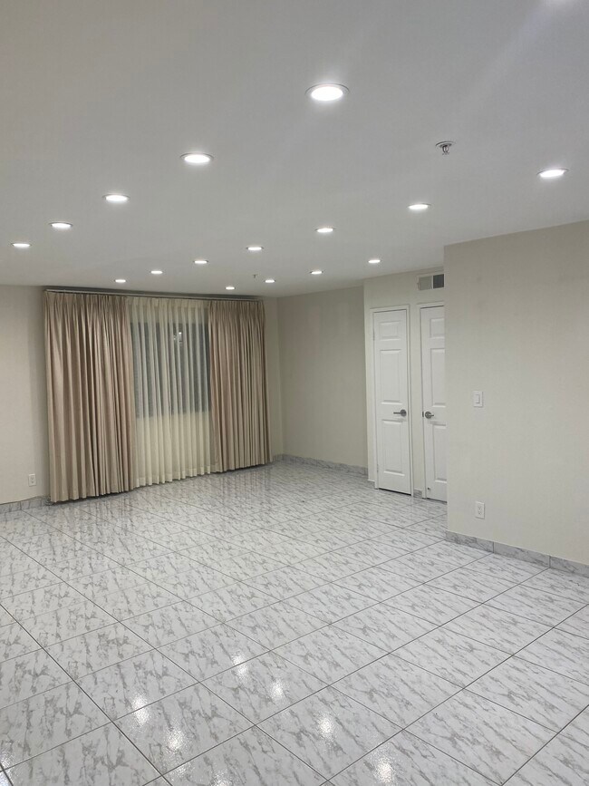 Building Photo - 1137 N Louise St