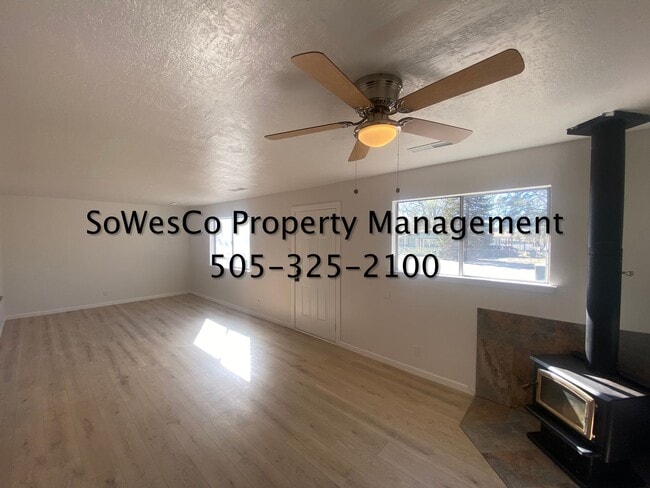 Building Photo - Gorgeous remodeled home in Bloomfield!