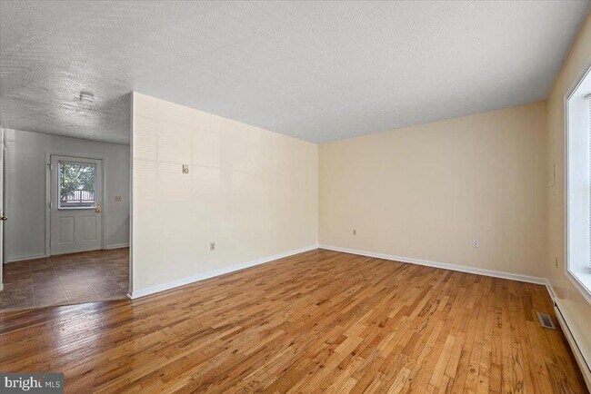 Foto del edificio - 214 Waterford Ln