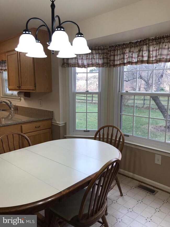 Building Photo - 15405 Indianola Dr