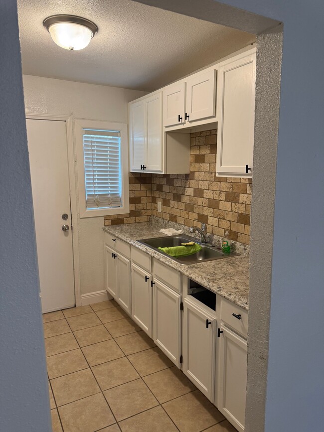 Building Photo - 602 Ellor Dr