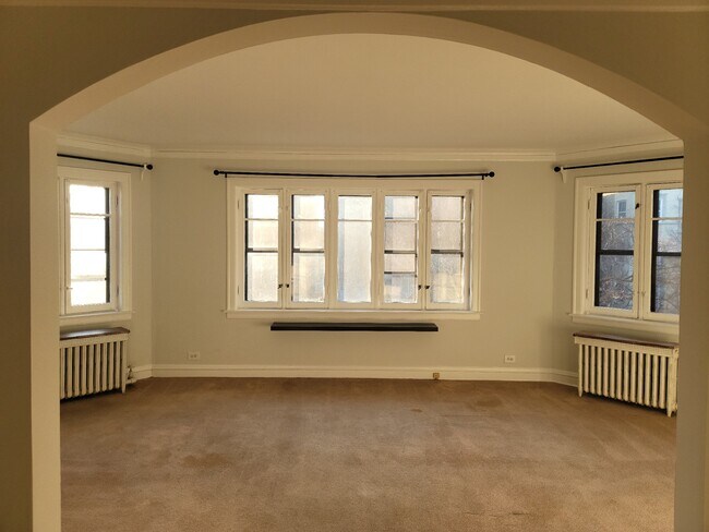 Building Photo - 137 Custer Ave