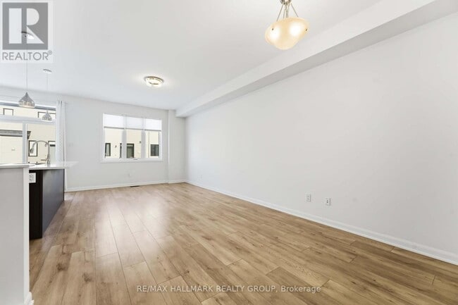 Building Photo - 573 Lilith St