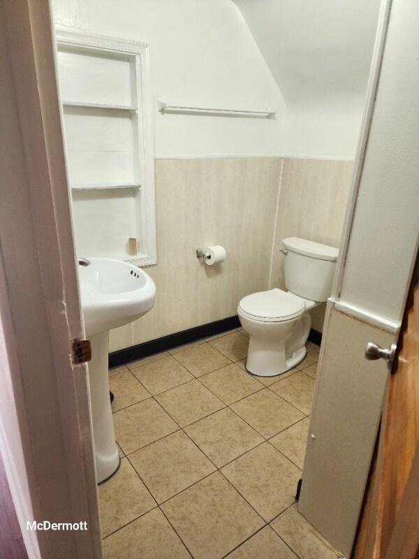 Foto del edificio - 155 N Ridge Rd