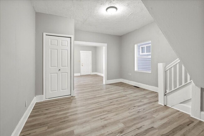 Foto del edificio - 1130 N Rural St