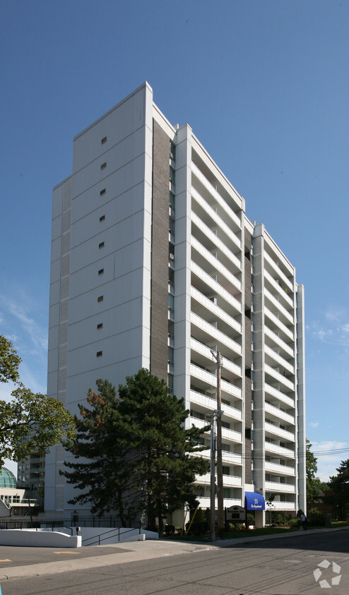 Primary Photo - Royalwood Apartments