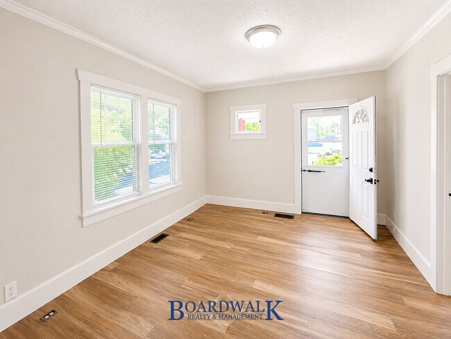 Foto del edificio - Beautiful 4 Bed 2 Bath SLC home!