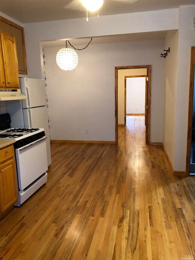 Building Photo - 158 Bedford Ave